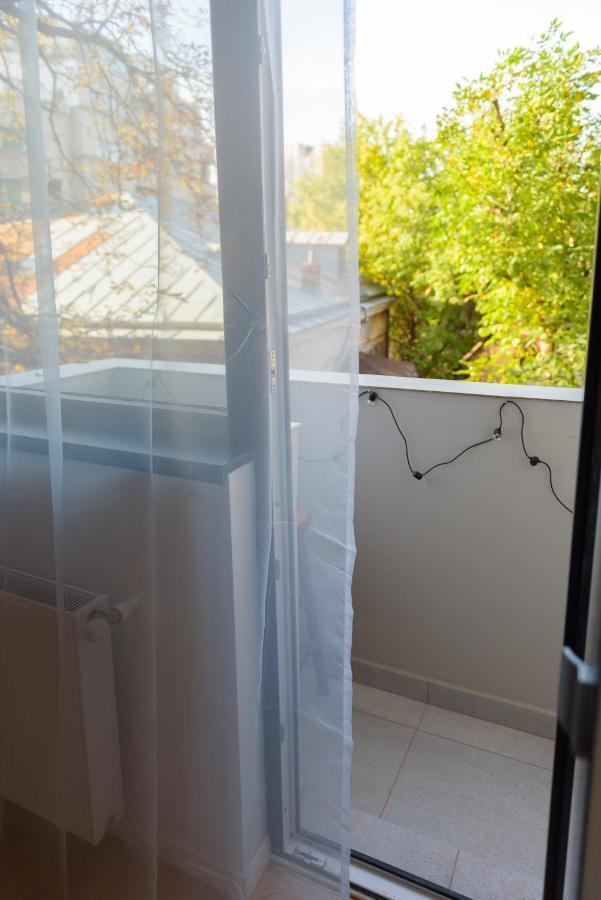 Sunny Studio - Top Location - Green View Balcony Букурещ Екстериор снимка